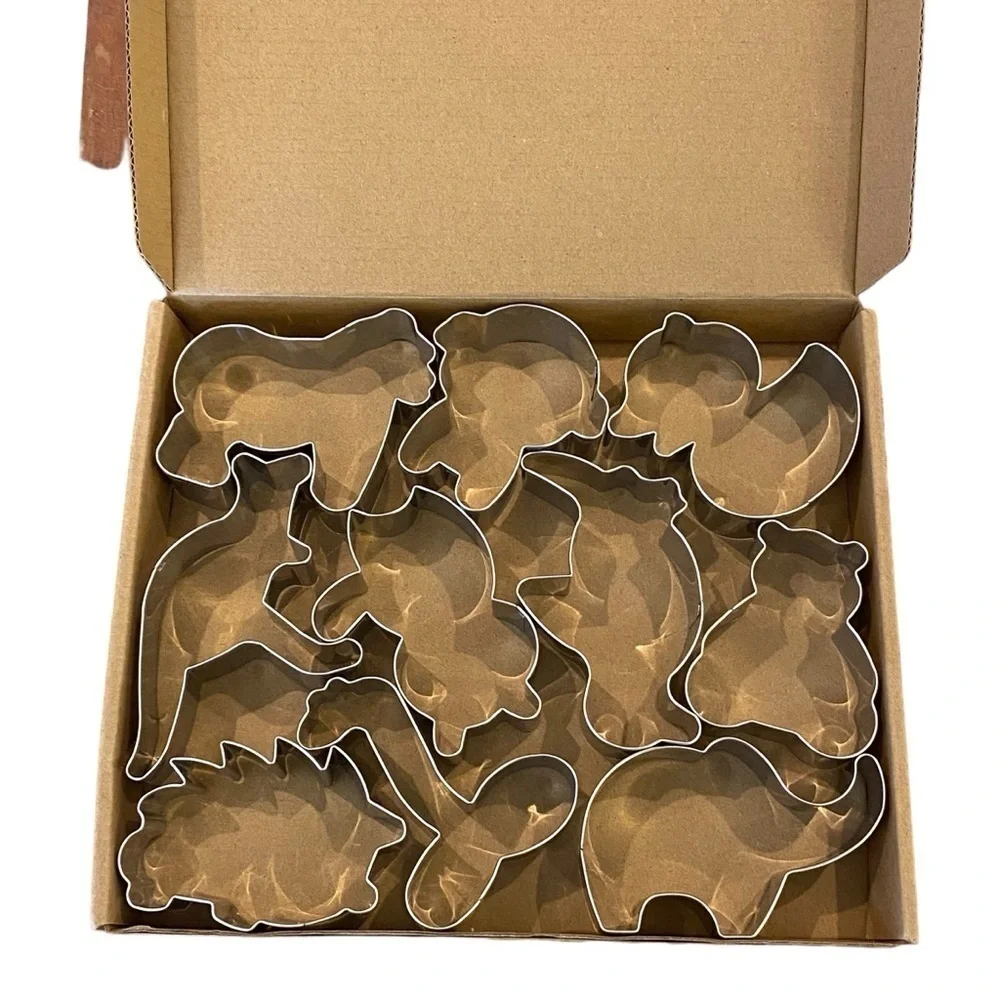 NEW COOKIE CUTTERS Bundle of 2 sets Mixed animals and Christmas themed